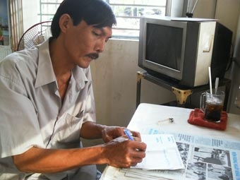 Trao tiền từ thiện