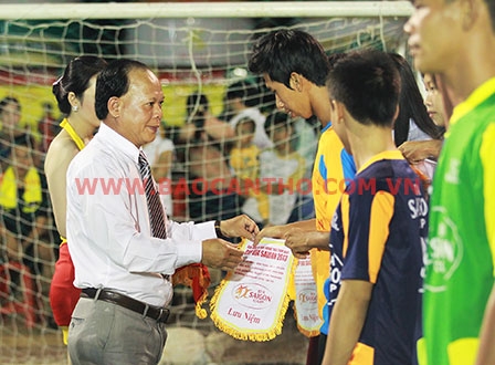 64 đội tham dự Giải bóng đá

Cúp bia Sài Gòn 2013