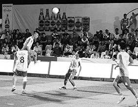 Chuyên nghiệp hóa bóng đá phong trào