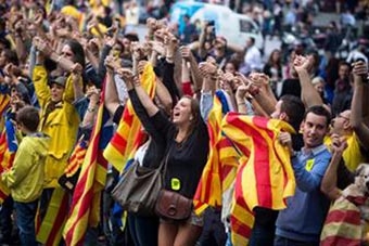 Dân Catalan xếp hàng dài 400 km đòi độc lập