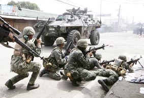 Phiến quân tấn công thành phố thứ hai ở miền Nam