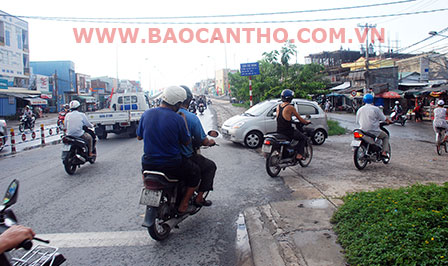 Xây dựng nút giao đầu tuyến tại giao lộ quốc lộ 1-
đường Nguyễn Trãi, quận Cái Răng