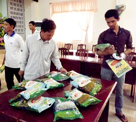 Xây dựng thương hiệu 
gạo Một Bụi Đỏ Hồng Dân