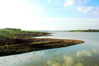 Yên ả hồ Trị An