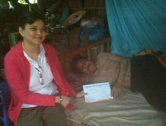 Trao tiền từ thiện