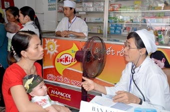 “Siết chặt” công tác tiêm chủng