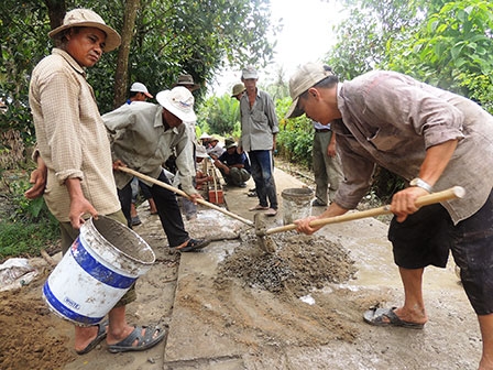 Dồn sức xây dựng kết cấu
hạ tầng giao thông nông thôn