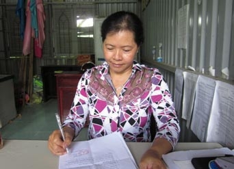 Trao tiền từ thiện