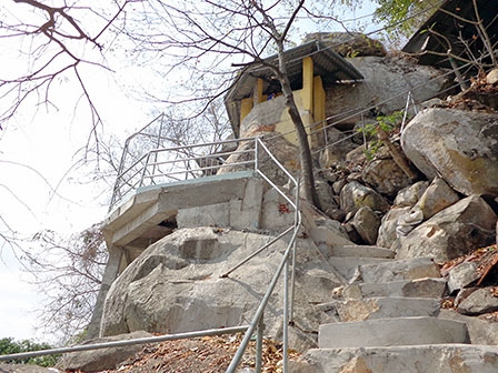 Du lịch tâm linh núi Trà Sư