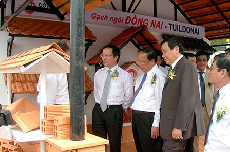 Thu hút gần 40.000 lượt khách tham quan, 
giá trị hợp đồng được ký kết hơn 200 tỉ đồng