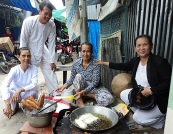 HỌC BÁC, YÊU THƯƠNG ĐỒNG BÀO NHƯ RUỘT THỊT
