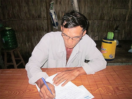 Trao tiền từ thiện