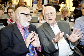 Giải Nobel Vật lý trao cho hai nhà khoa học phát hiện hạt Higgs Boson