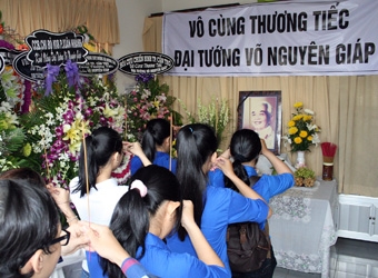 Tuổi trẻ Việt Nam tiếc thương Đại tướng Võ Nguyên Giáp
