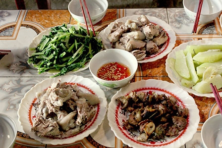 Bữa ăn ở bản