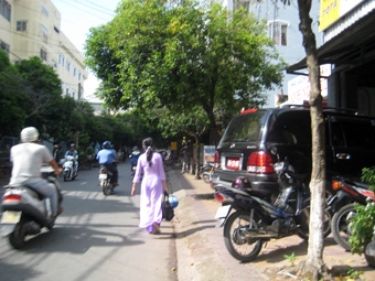 Sử dụng lòng đường, vỉa hè phải đảm bảo an toàn giao thông