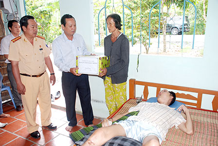 Tổ chức các hoạt động hưởng ứng “Ngày thế giới
tưởng niệm nạn nhân tử vong vì tai nạn giao thông”