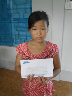 Trao tiền từ thiện