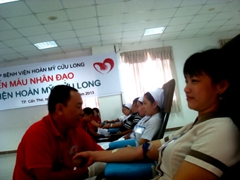 Bệnh viện Đa khoa Hoàn Mỹ Cửu Long tổ chức Ngày hội hiến máu nhân đạo năm 2013