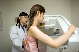 Ngăn ngừa ung thư vú từ tuổi 20