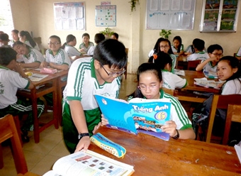 Thi đua học tập và rèn luyện
theo gương Bác