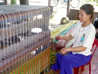 TRĂM NĂM 
CHIẾU LÁC ĐỊNH YÊN