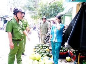 Tiểu thương phường An Cư nâng cao nhận thức đảm bảo trật tự an toàn giao thông