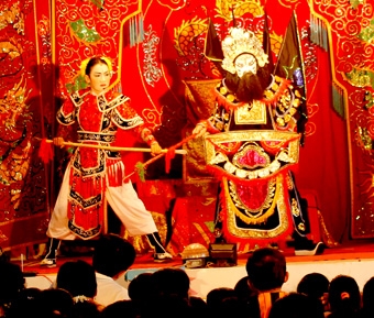 Những “báu vật sống” 
của văn hóa đồng bằng