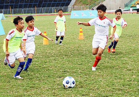 Sôi nổi “Ngày hội Bóng đá
tuổi thơ”