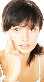 Phụ nữ có diện mạo trẻ hơn tuổi sống thọ hơn