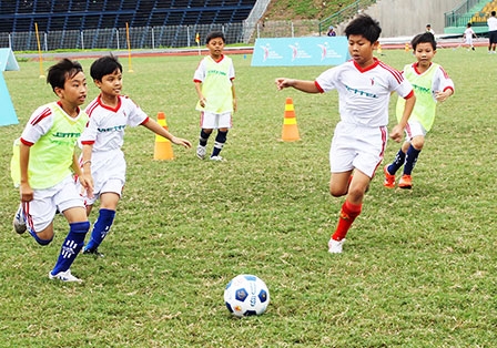 Sôi nổi “Ngày hội Bóng đá 
tuổi thơ”