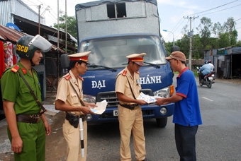 XỬ LÝ NGHIÊM CÁC TRƯỜNG HỢP CHỞ QUÁ KHỔ, QUÁ TẢI