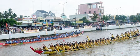 Khai mạc Festival Đua ghe ngo đồng bào Khmer ĐBSCL