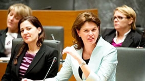 Nữ Thủ tướng Slovenia vượt qua "ải" quốc hội