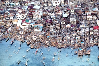 Biến đổi khí hậu khiến siêu bão trầm trọng hơn