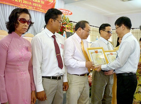 Phát huy hiệu quả giải quyết việc làm, giảm tỷ lệ
hộ nghèo, đảm bảo an sinh xã hội