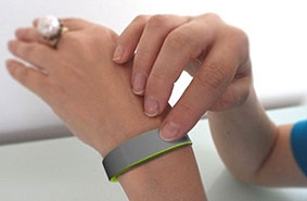 Vòng tay kết nối tình cảm từ xa