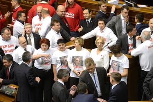 Bỏ phương Tây, Ukraina quay sang Nga?