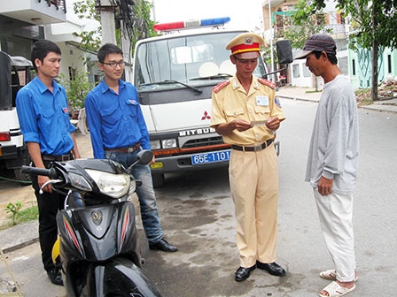 Xử phạt vi phạm hành chính 
trong lĩnh vực giao thông đường bộ