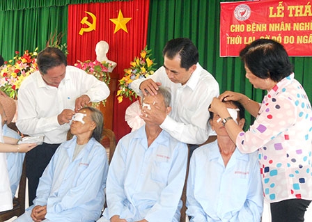 Giúp 265 bệnh nhân có hoàn cảnh khó khăn 
được sáng mắt