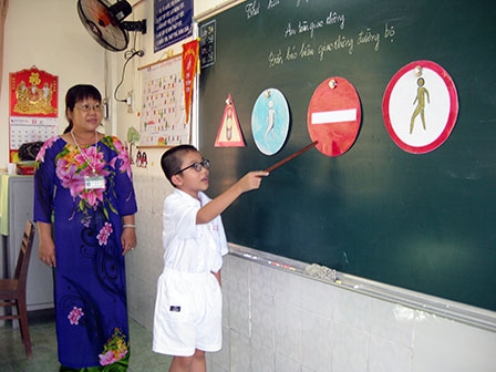 Giáo dục học sinh chấp hành Luật Giao thông đường bộ