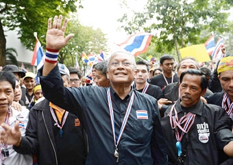 Thủ tướng Thái Lan vượt qua 
cuộc bỏ phiếu bất tín nhiệm