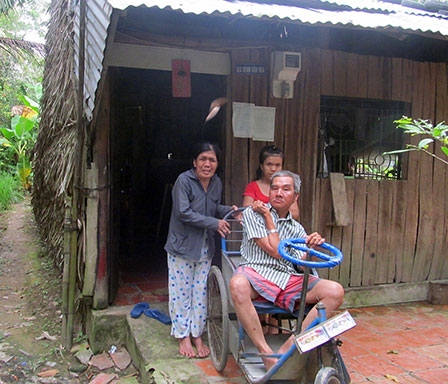 Mong có chiếc xe lăn và ít vốn để tiếp tục mưu sinh