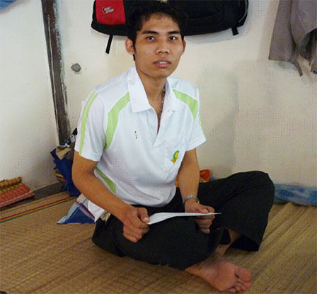 Trao tiền từ thiện