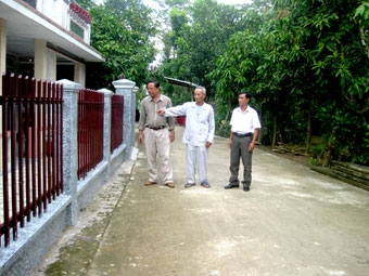 TẬP TRUNG LÃNH ĐẠO ĐẨY MẠNH PHÁT TRIỂN KINH TẾ,
NÂNG CAO ĐỜI SỐNG NHÂN DÂN