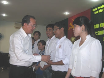 Nhiều hoạt động chăm lo cho học sinh, sinh viên dân tộc Khmer