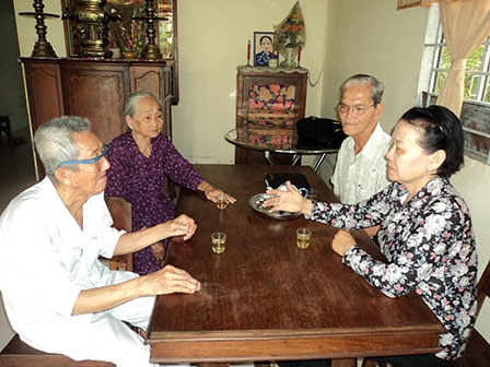 Học Bác tinh thần vượt khó, làm việc có ích
