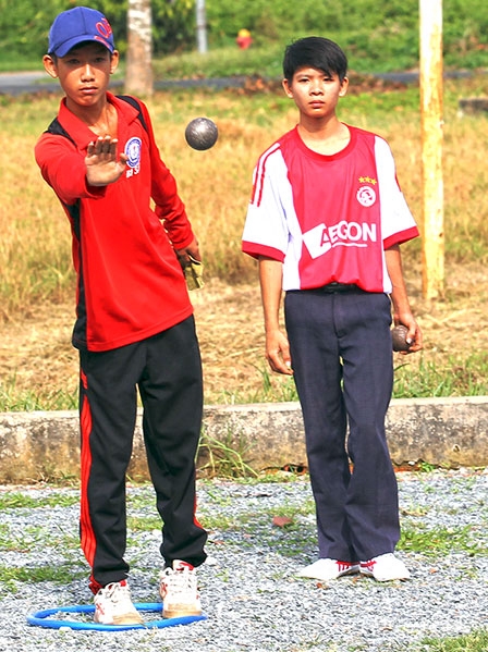 Tranh tài môn việt dã và bi sắt