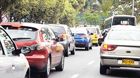 Khai thác điện năng từ xe cộ trên đường