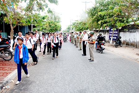 Đảm bảo trật tự an toàn giao thông tại các cổng trường học